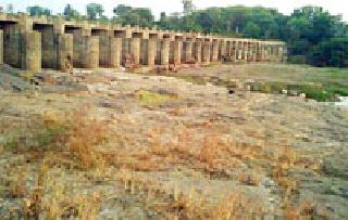 Pus river flutter: | पूस नदीत ठणठणाट : Pus river flutter: | पूस नदीत ठणठणाट :