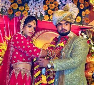 "No wrestling" after marriage, wishes to witness to Sehwag | लग्नानंतर "नो कुश्ती", सेहवागच्या साक्षीला हटके शुभेच्छा