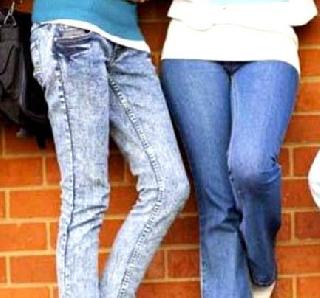 Jeans, putting a skirt to the four-legged assassination | जीन्स, स्कर्ट घातल्यामुळे चौघींना बेदम मारहाण Jeans, putting a skirt to the four-legged assassination | जीन्स, स्कर्ट घातल्यामुळे चौघींना बेदम मारहाण