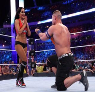 VIDEO: John Shanney introduced girlfriend to ring in the ring | VIDEO : जॉन सीनाने रिंगमध्येच गर्लफ्रेंडला केलं प्रपोज