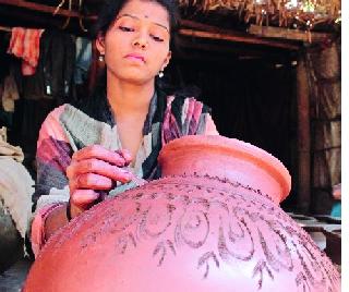 Vandanulea peasamunda 'Thandavaa' | वारनूळच्या माठाला मुलखावेगळा ‘थंडावा’ Vandanulea peasamunda 'Thandavaa' | वारनूळच्या माठाला मुलखावेगळा ‘थंडावा’