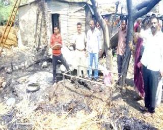 The child's father was burnt to the stomach | पोटच्या मुलानंच वडिलांना जाळलं जिवंत The child's father was burnt to the stomach | पोटच्या मुलानंच वडिलांना जाळलं जिवंत