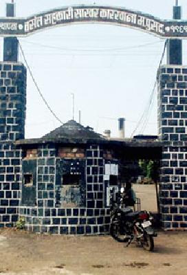 500 workers sent leave of 'Vasant' on leave | ‘वसंत’ने पाठविले ५०० कामगारांना रजेवर