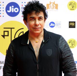 All the limits of civilization were passed, and the wife Shivani told Deepak Tijori | सभ्यतेच्या सर्व सीमा पार केल्या होत्या, पत्नी शिवानीने दीपक तिजोरीला सुनावले All the limits of civilization were passed, and the wife Shivani told Deepak Tijori | सभ्यतेच्या सर्व सीमा पार केल्या होत्या, पत्नी शिवानीने दीपक तिजोरीला सुनावले