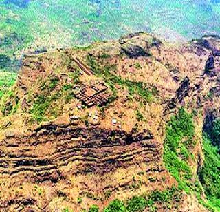 Raigad tremendous thrill in three and a half hours | साडेतीन तासांत रायगड प्रदक्षिणेचा थरार Raigad tremendous thrill in three and a half hours | साडेतीन तासांत रायगड प्रदक्षिणेचा थरार
