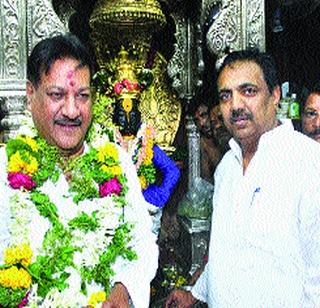 Ba Vitthal ... Give the government debt forgiveness! | बा विठ्ठला... सरकारला कर्जमाफीची सद्बुद्धी दे!