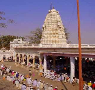 Pahartadevi "Jai Seva Lal" alarm! | पोहरादेवीत " जय सेवालाल " चा गजर ! Pahartadevi "Jai Seva Lal" alarm! | पोहरादेवीत " जय सेवालाल " चा गजर !