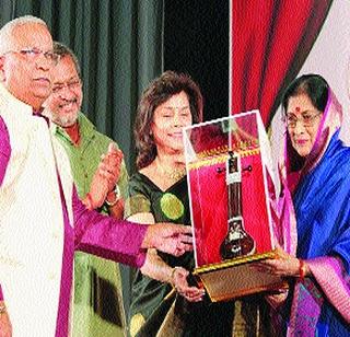 Teenage Aam Aankhankar's 'Gunmaher' | किशोरीताई आमोणकरांचे ‘गानमाहेर’ Teenage Aam Aankhankar's 'Gunmaher' | किशोरीताई आमोणकरांचे ‘गानमाहेर’