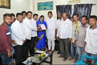 Keep the municipal plains clean | महानगरपालिकेचे मैदानांची स्वच्छता ठेवावी Keep the municipal plains clean | महानगरपालिकेचे मैदानांची स्वच्छता ठेवावी