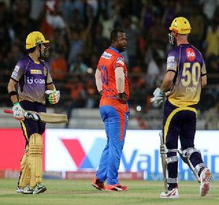 Lin, severe storm! Gujarat riots | लिन, गंभीरचे तुफान! गुजरातची दाणादाण Lin, severe storm! Gujarat riots | लिन, गंभीरचे तुफान! गुजरातची दाणादाण