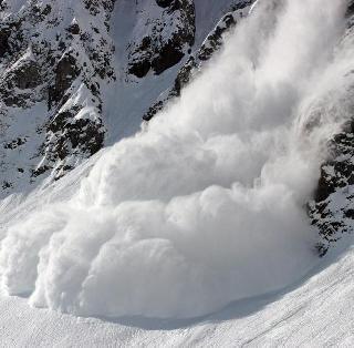 In the avalanche, the army post was recovered, three jawans martyred | हिमस्खलनात लष्कराची चौकी उद्धवस्त , 3 जवान शहीद In the avalanche, the army post was recovered, three jawans martyred | हिमस्खलनात लष्कराची चौकी उद्धवस्त , 3 जवान शहीद