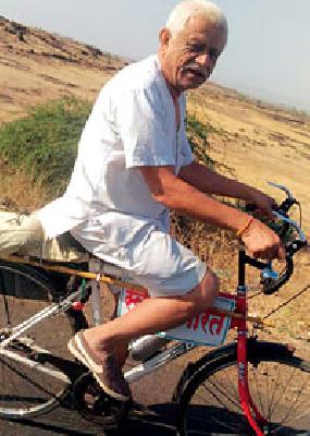 The 65-year-old's unique journey | ६५ वर्षीय ज्येष्ठाची अनोखी यात्रा The 65-year-old's unique journey | ६५ वर्षीय ज्येष्ठाची अनोखी यात्रा