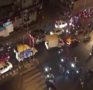 VIDEO: The noise of the vehicles outside Jaslok Hospital in Mumbai | VIDEO : मुंबईतील जसलोक रुग्णालयाबाहेर वाहनांचा गोंगाट