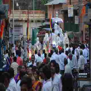 Lord Mahavir Jayanti was celebrated on the occasion of Shobhayatra | भगवान महावीर जयंतीनिमित्त निघाली शोभायात्रा