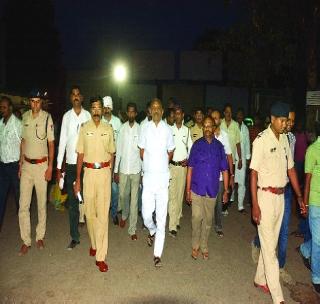 The 'parking' arrangement in the railway station area! | रेल्वे स्टेशन परिसरातील ‘पार्किंग’ व्यवस्था सुरळीत करा!