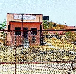 The existence of peacock at Chincholi Morachi is in danger | चिंचोली मोराची येथील मोरांचे अस्तित्व धोक्यात The existence of peacock at Chincholi Morachi is in danger | चिंचोली मोराची येथील मोरांचे अस्तित्व धोक्यात