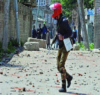 Violence during voting; Eight killed | मतदानावेळी हिंसाचार; आठ ठार Violence during voting; Eight killed | मतदानावेळी हिंसाचार; आठ ठार