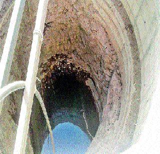 Time to call for a tanker in Ujani area | उजनी परिसरात टँकर मागविण्याची वेळ Time to call for a tanker in Ujani area | उजनी परिसरात टँकर मागविण्याची वेळ