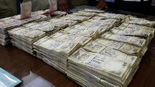 One crore of old currency seized from Nashik | नाशिकमधून जुन्या चलनातील एक कोटीची रक्कम जप्त One crore of old currency seized from Nashik | नाशिकमधून जुन्या चलनातील एक कोटीची रक्कम जप्त