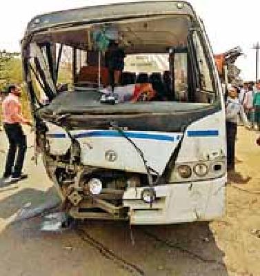 Truck- One killed in the shocks of travel | ट्रक- ट्रॅव्हल्सच्या धडकेत एक ठार