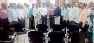 Both are awarded the meritorious labor award | दोघांना गुणवंत कामगार पुरस्कार