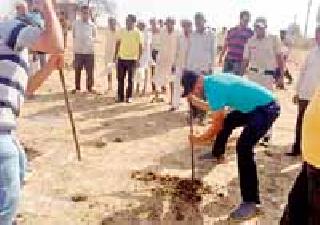 72 villagers started to cleanse many hands | ७२ गावे पाणीदार करण्यासाठी लागले असंख्य हात 72 villagers started to cleanse many hands | ७२ गावे पाणीदार करण्यासाठी लागले असंख्य हात