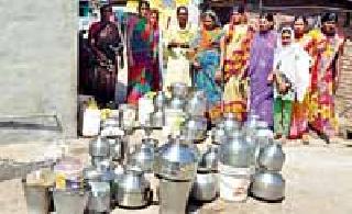 Extreme water shortage in Yavatmal area | यवतमाळच्या वाढीव क्षेत्रात भीषण पाणीटंचाई Extreme water shortage in Yavatmal area | यवतमाळच्या वाढीव क्षेत्रात भीषण पाणीटंचाई