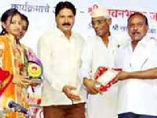 Take the fight of Jyotirao forward | ज्योतिरावांचा लढा पुढे न्या Take the fight of Jyotirao forward | ज्योतिरावांचा लढा पुढे न्या