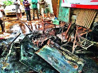 Three garages fire in Satpur area | सातपूर परिसरात तीन गॅरेजला आग Three garages fire in Satpur area | सातपूर परिसरात तीन गॅरेजला आग