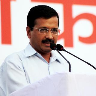 Delhi voters give Kejriwal a "blow shock" | दिल्लीच्या मतदारांनी केजरीवालांना दिला "जोर का झटका" Delhi voters give Kejriwal a "blow shock" | दिल्लीच्या मतदारांनी केजरीवालांना दिला "जोर का झटका"
