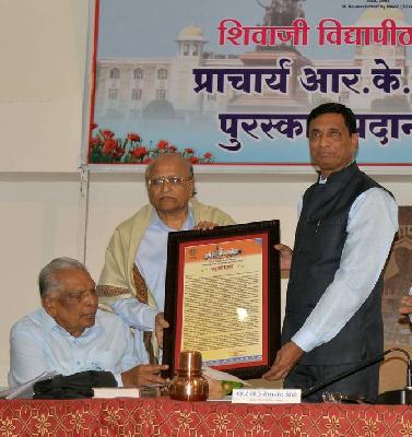 Karmaveer Anna is the guide of Kanabkar: N. D. Patil | कर्मवीर अण्णा हे कणबरकरांचे दिशादर्शक : एन. डी. पाटील Karmaveer Anna is the guide of Kanabkar: N. D. Patil | कर्मवीर अण्णा हे कणबरकरांचे दिशादर्शक : एन. डी. पाटील