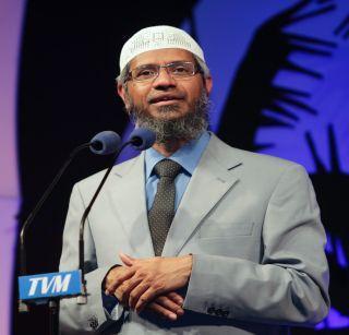 Non-bailable arrest warrant issued against Zakir Naik for money laundering | मनी लाँड्रिंगप्रकरणी झाकीर नाईकविरोधात अजामीनपात्र अटक वॉरंट जारी
