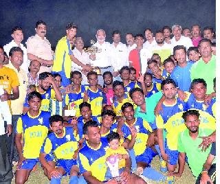 Politician | पाटाकडील तालमीकडे नेताजीचषक Politician | पाटाकडील तालमीकडे नेताजीचषक