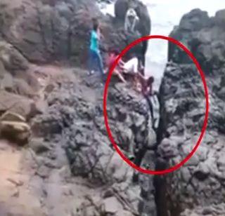 VIDEO: Rickshaw puller survivor | VIDEO : रिक्षाचालकाने वाचवला बुडणा-या पर्यटकाचा जीव