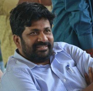 Hema Malini gets more ammunition in the film, Bachu Kadu's Sarajasarav | हेमा मालिनी चित्रपटात जास्त दारु पितात, बच्चू कडूंची सारवासारव Hema Malini gets more ammunition in the film, Bachu Kadu's Sarajasarav | हेमा मालिनी चित्रपटात जास्त दारु पितात, बच्चू कडूंची सारवासारव