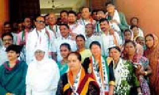 NCP's movement for farmers' demands | शेतकऱ्यांच्या मागण्यांसाठी राष्ट्रवादीचे धरणे आंदोलन NCP's movement for farmers' demands | शेतकऱ्यांच्या मागण्यांसाठी राष्ट्रवादीचे धरणे आंदोलन