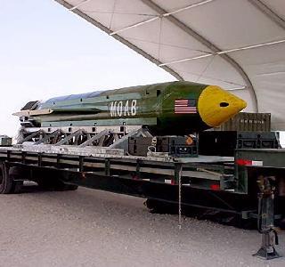 VIDEO - Understand the impact of US devastating GBU-43 bomb blast | VIDEO - समजून घ्या अमेरिकेच्या घातक GBU-43 बॉम्बच्या स्फोटाचे परिणाम VIDEO - Understand the impact of US devastating GBU-43 bomb blast | VIDEO - समजून घ्या अमेरिकेच्या घातक GBU-43 बॉम्बच्या स्फोटाचे परिणाम