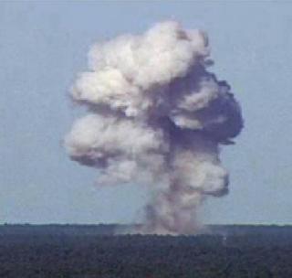 Youth killed in US non-nuclear bomb blasts | अमेरिकेच्या नॉन न्यूक्लिअर बॉम्बहल्ल्यात केरळमधील युवक ठार Youth killed in US non-nuclear bomb blasts | अमेरिकेच्या नॉन न्यूक्लिअर बॉम्बहल्ल्यात केरळमधील युवक ठार