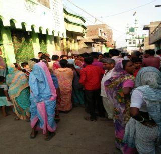 A: Front on the Sarpanch's house for water at the bone | कु:हाड येथे पाण्यासाठी सरपंचांच्या घरावर मोर्चा