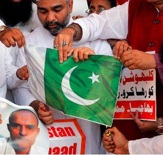 In the case of Kulbhushan Jadhav, India has canceled all discussions with Pakistan | कुलभूषण जाधव प्रकरणी भारत अडून, पाकिस्तानसोबत सर्व चर्चा रद्द In the case of Kulbhushan Jadhav, India has canceled all discussions with Pakistan | कुलभूषण जाधव प्रकरणी भारत अडून, पाकिस्तानसोबत सर्व चर्चा रद्द