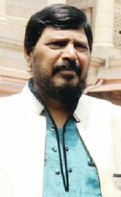 To introduce a bill to promote reservation | पदोन्नतीत आरक्षणासाठी विधेयक आणणार To introduce a bill to promote reservation | पदोन्नतीत आरक्षणासाठी विधेयक आणणार