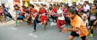 Boys and girls run for equality | समतेसाठी धावली मुले-मुली Boys and girls run for equality | समतेसाठी धावली मुले-मुली