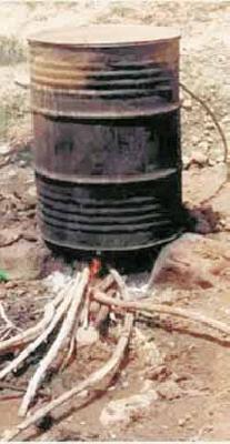 In the rural, remote areas, | ग्रामीण, दुर्गम भागात हातभट्ट्या पेटल्या In the rural, remote areas, | ग्रामीण, दुर्गम भागात हातभट्ट्या पेटल्या