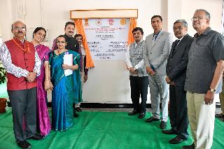 Funds to be retained by the retaining institutions: Prakash Javadekar | दर्जा कायम राखणाऱ्या संस्थांनाच मिळणार निधी : प्रकाश जावडेकर Funds to be retained by the retaining institutions: Prakash Javadekar | दर्जा कायम राखणाऱ्या संस्थांनाच मिळणार निधी : प्रकाश जावडेकर