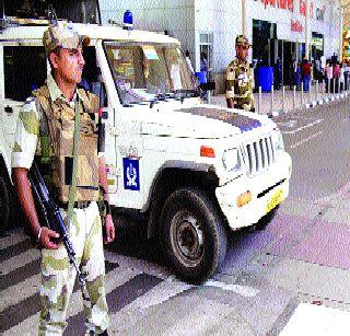 HighAlerts at three airports with Mumbai after e-mail | महिलेच्या ई-मेलनंतर मुंबईसह तीन विमानतळांवर हायअॅलर्ट HighAlerts at three airports with Mumbai after e-mail | महिलेच्या ई-मेलनंतर मुंबईसह तीन विमानतळांवर हायअॅलर्ट