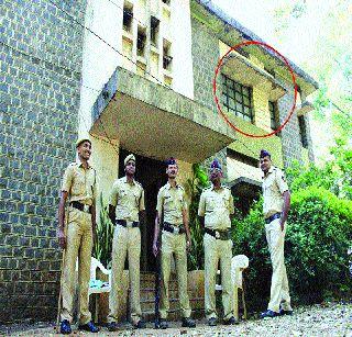 Police rob the robbery of nine crore | पोलिसांनीच लाटले चोरीतील नऊ कोटी Police rob the robbery of nine crore | पोलिसांनीच लाटले चोरीतील नऊ कोटी