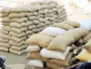 Thirty crores of rupees of the farmers were stuck | शेतकऱ्यांच्या तुरीचे १३ कोटींचे चुकारे अडले Thirty crores of rupees of the farmers were stuck | शेतकऱ्यांच्या तुरीचे १३ कोटींचे चुकारे अडले