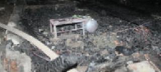 Siddhveshwar sugar factory in Solapur, a fire in the Hamal Shastri, 10 houses burnt, | सोलापूरातील सिद्धेश्वर साखर कारखाना हमाल वस्तीत आग, दहा घरे जळून खाक, Siddhveshwar sugar factory in Solapur, a fire in the Hamal Shastri, 10 houses burnt, | सोलापूरातील सिद्धेश्वर साखर कारखाना हमाल वस्तीत आग, दहा घरे जळून खाक,