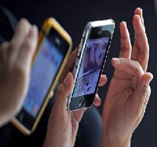 Women watch more phones than men on smartphones | स्मार्टफोनवर पुरुषांच्या तुलनेत महिला पाहतात अधिक पॉर्न Women watch more phones than men on smartphones | स्मार्टफोनवर पुरुषांच्या तुलनेत महिला पाहतात अधिक पॉर्न
