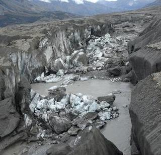 Surprise! The river disappeared in only four days in Canada | आश्चर्य! कॅनडामध्ये अवघ्या चार दिवसांत गायब झाली नदी